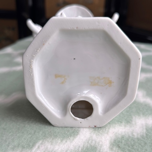 Vintage White Porcelain Asian man i. Traditional attire Figurine - Picture 8 of 8